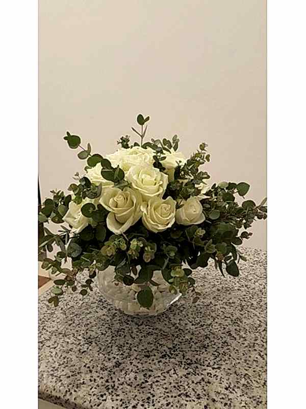 Fanusta Beyaz Güller