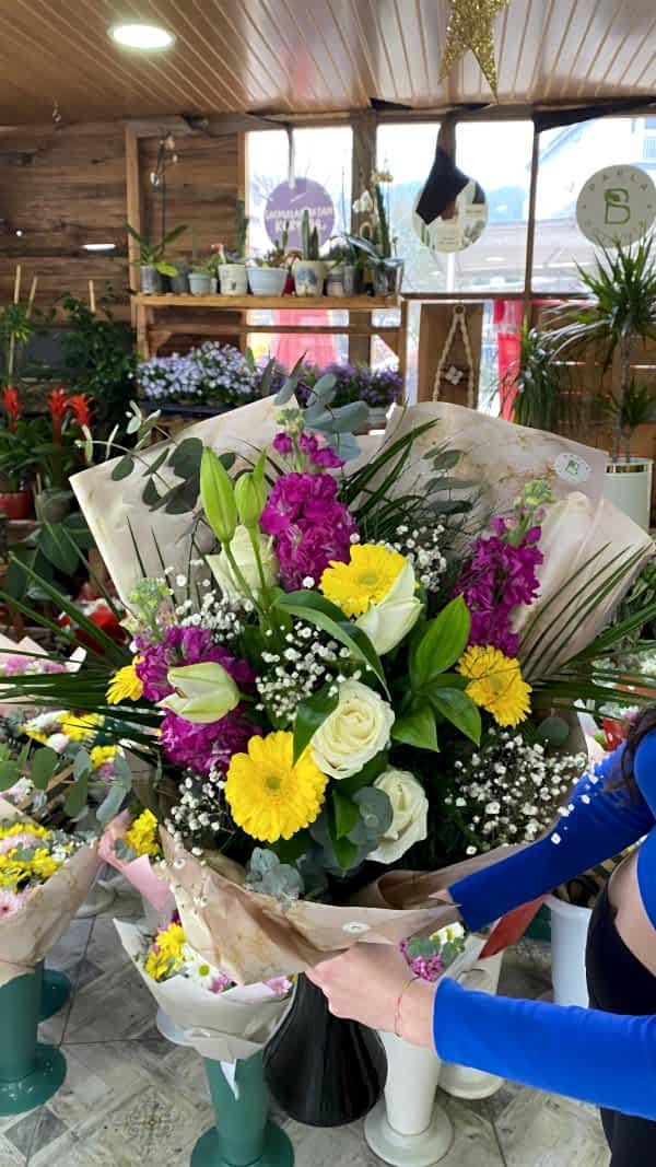 BEYAZ GÜLLÜ BÜYÜK BUKET